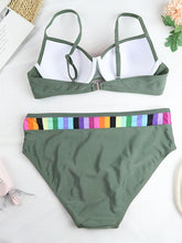 Traje de baño bikini con ribete de arcoíris